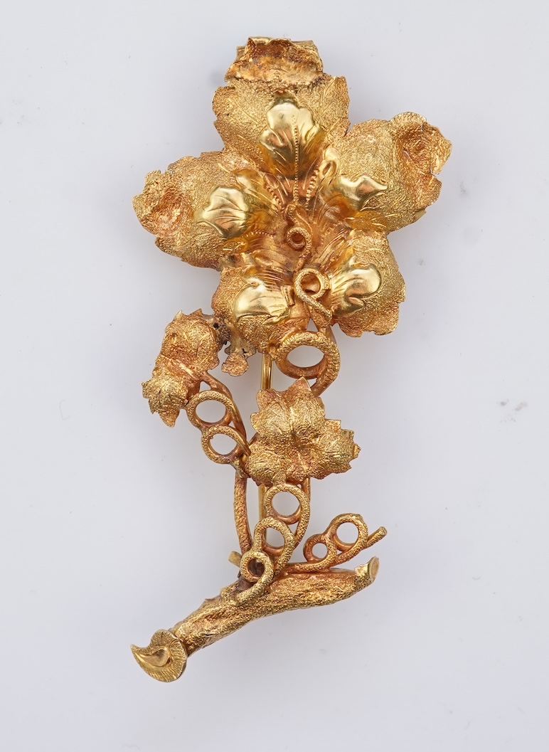 A gold brooch, circa 1840